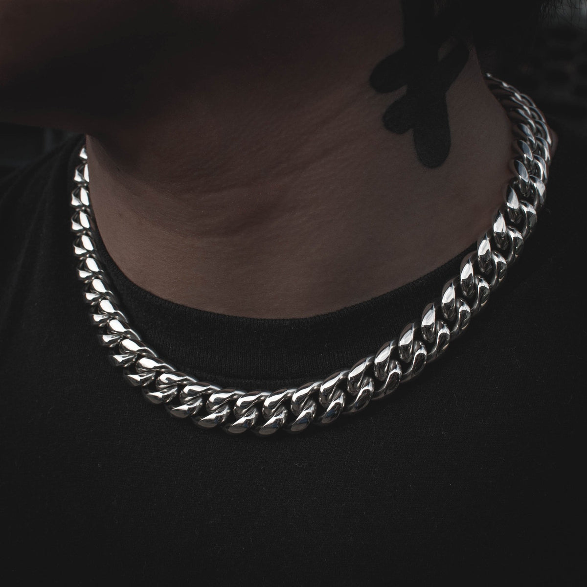 18" Miami Cuban Link Choker 14mm in White Gold - The Jewelry Plug